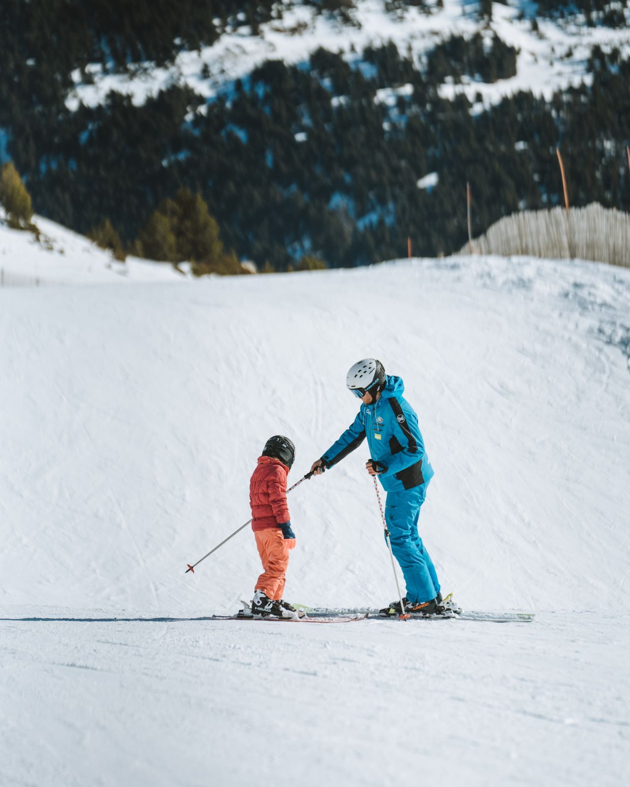 Instructor especializado en enseñar a los niños en Andorra